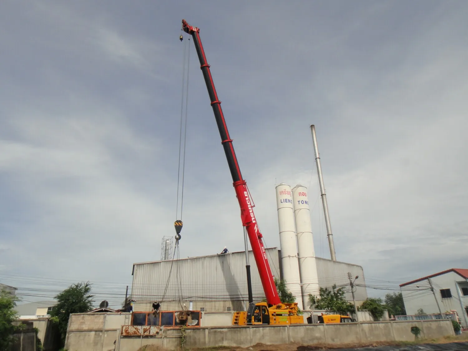 STC600T5 60 T. Truck Crane - Image 4